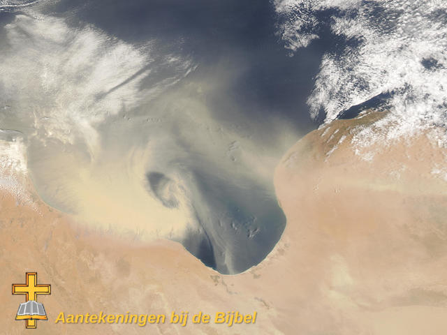 Stofwolk over de Golf van Sirte